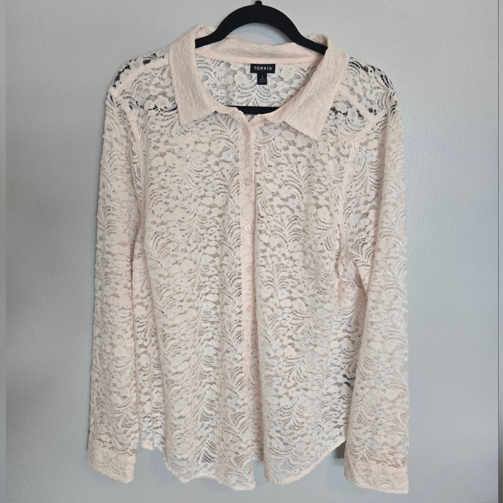 NWOT Torrid Cream Lace Elegant And Feminine Sheer Button-Up Top Size 2